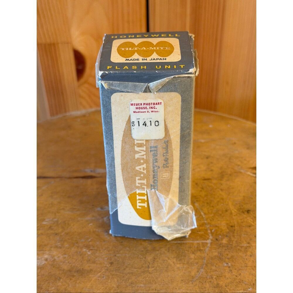 vintage Honeywell Tilt-A-Mite flash unit in its original box (6723)